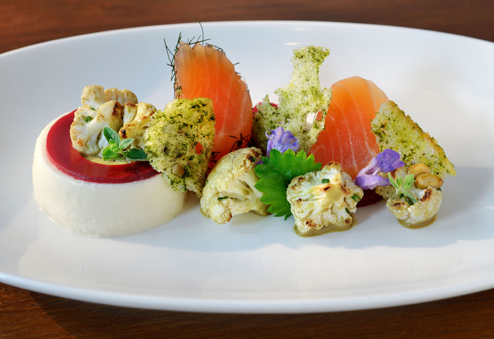 Blumenkohl Panna Cotta mit gebeizten Edersaibling