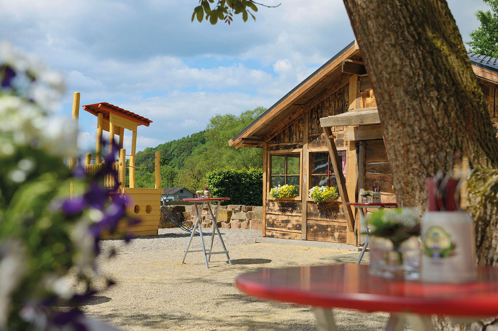 Alm mit Spielplatz auf dem Landgut Walkemühle